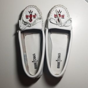 Minnetonka white beaded moccasins, 7